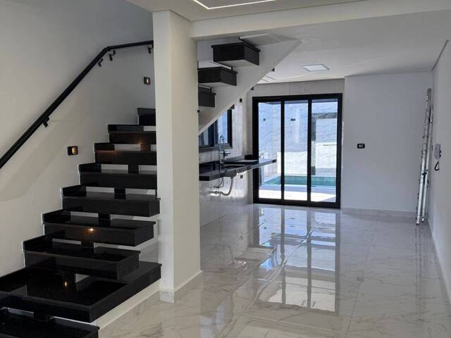 #ECS08 - Casa para Venda em Praia Grande - SP
