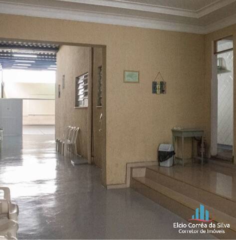 Casa à venda com 3 quartos, 240m² - Foto 2
