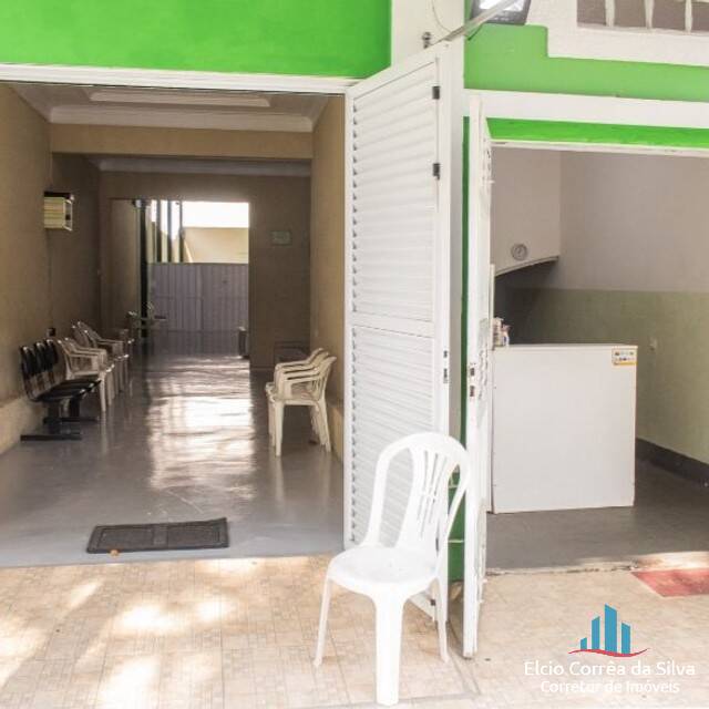 Casa à venda com 3 quartos, 240m² - Foto 3