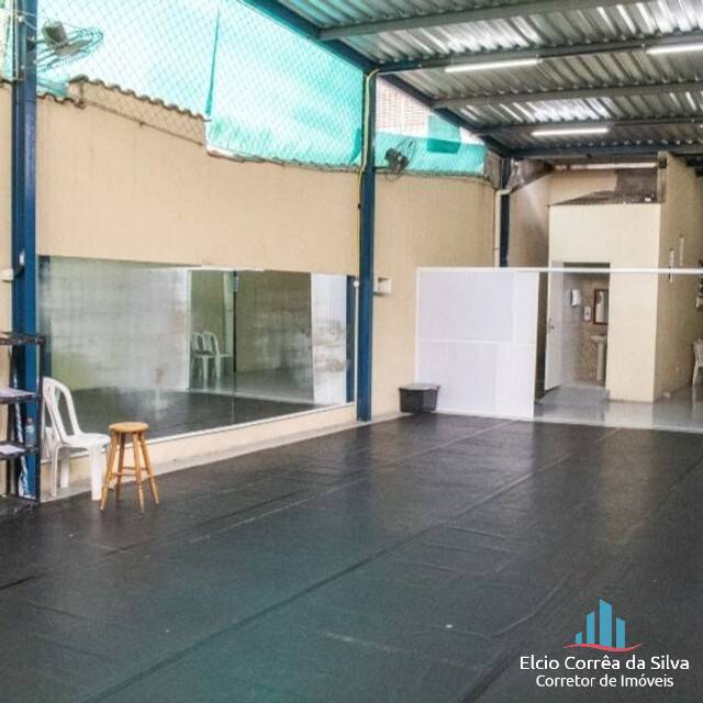 Casa à venda com 3 quartos, 240m² - Foto 1