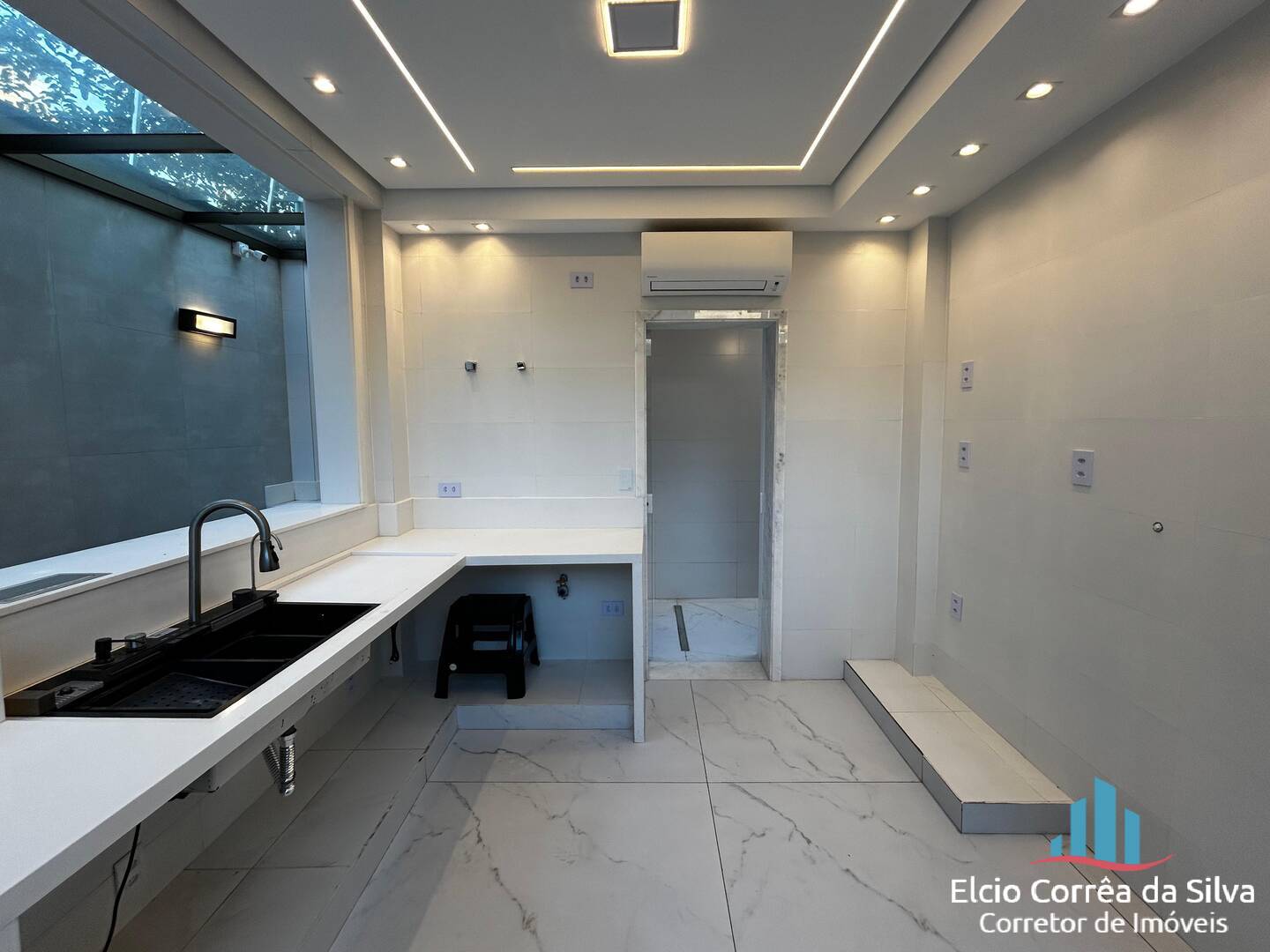 Casa para alugar com 5 quartos, 240m² - Foto 8