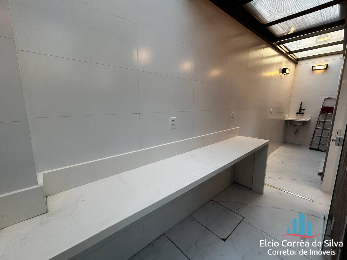 Casa para alugar com 5 quartos, 240m² - Foto 9