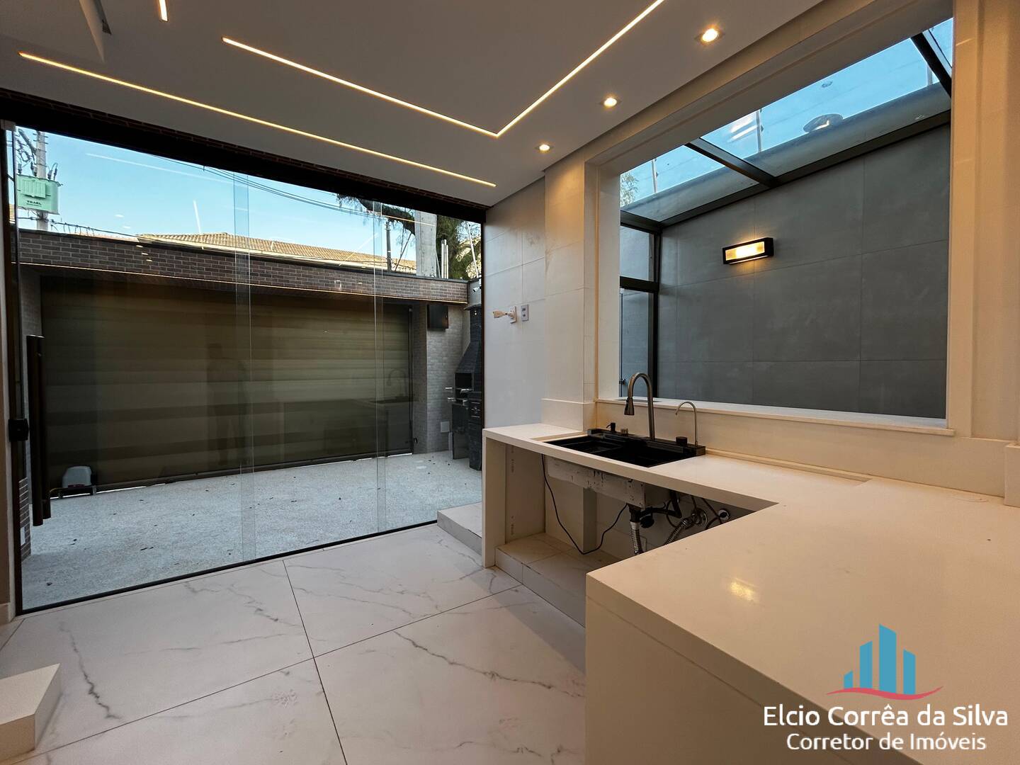 Casa para alugar com 5 quartos, 240m² - Foto 6