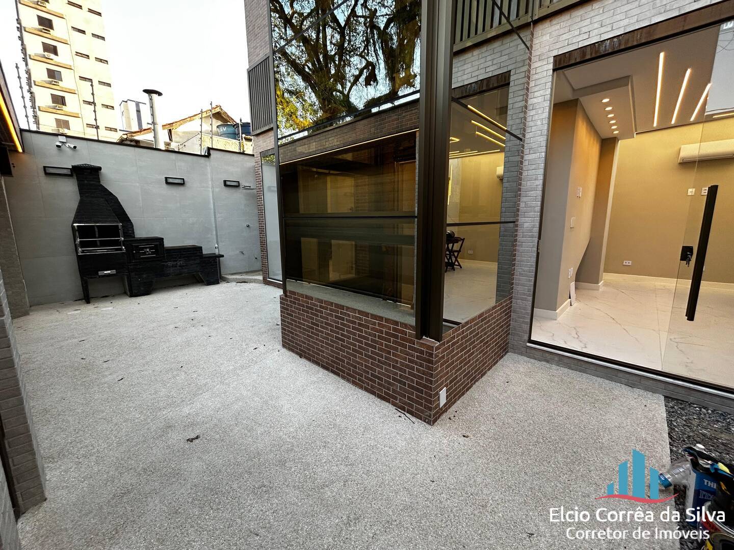 Casa para alugar com 5 quartos, 240m² - Foto 11