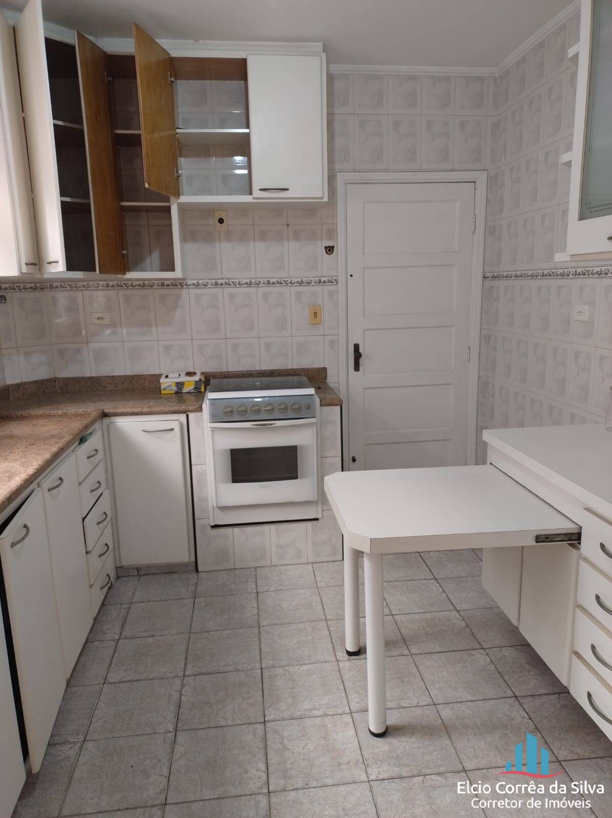 Casa para alugar com 4 quartos, 240m² - Foto 11
