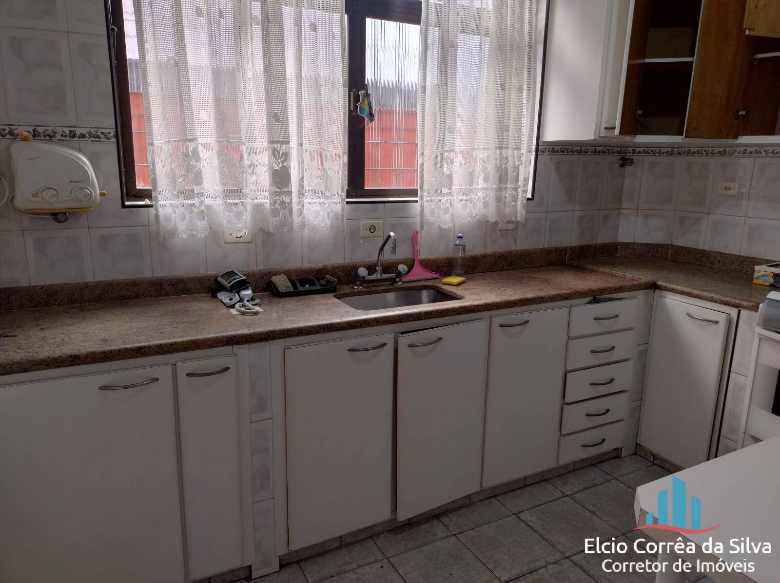 Casa para alugar com 4 quartos, 240m² - Foto 10