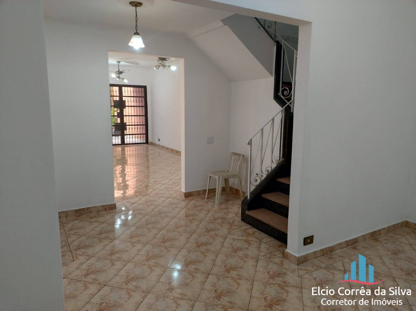 Casa para alugar com 4 quartos, 240m² - Foto 3
